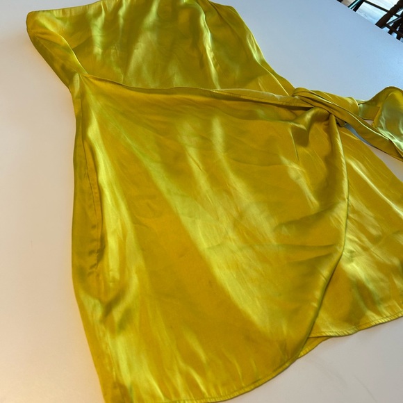 LOVERS + FRIENDS Karen Faux Wrap Skinny Strap One Shoulder,Chartreuse Mini, Sz S - Picture 7 of 12